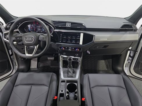 Used 2025 Audi Q3 2.0T Premium w/ Convenience Package image 9