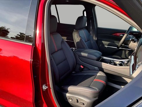 Used 2025 Chevrolet Traverse RS w/ LPO, Floor Liner Package AWD/4WD image 9