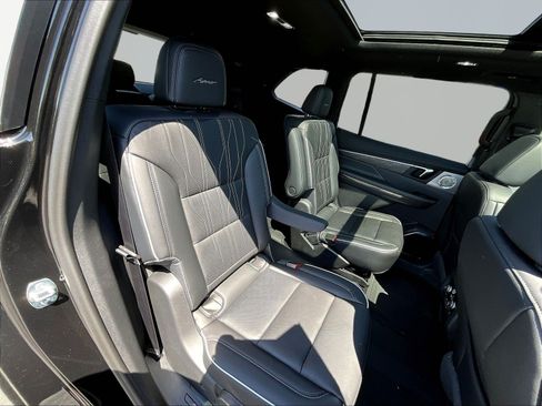 New 2026 Buick Enclave Avenir w/ Super Cruise Package FWD image 11