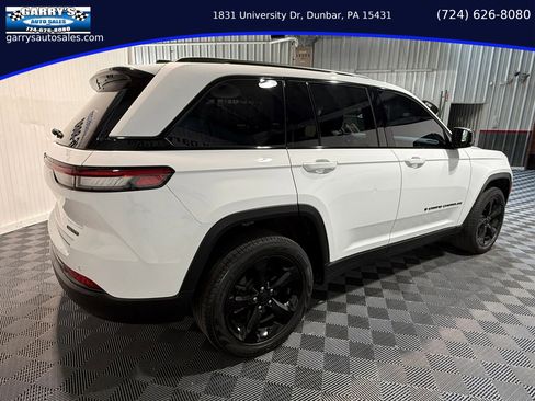 Used 2023 Jeep Grand Cherokee Limited w/ Black Appearance Package AWD/4WD image 5