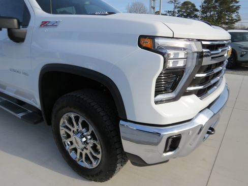 Used 2026 Chevrolet Silverado 2500 LTZ w/ LTZ Convenience Package image 8