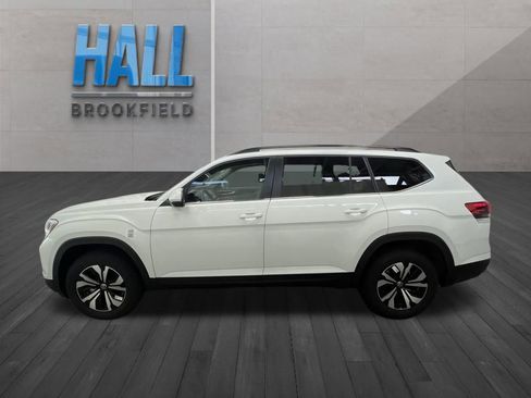 New 2026 Volkswagen Atlas SE image 2
