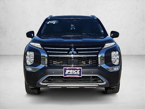 Used 2025 Mitsubishi Outlander SEL FWD image 2