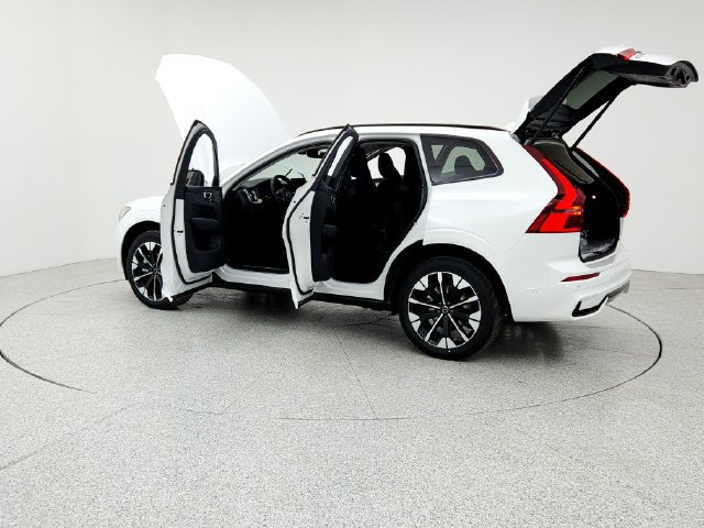 New 2026 Volvo XC60 B5 Plus w/ Climate Package AWD/4WD image 12