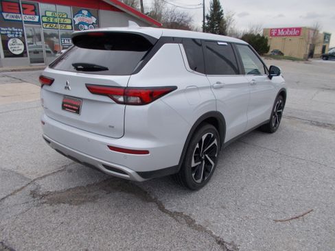 Used 2024 Mitsubishi Outlander SE image 5