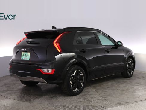 Used 2024 Kia Niro Wind w/ Wind Preserve Package FWD image 3