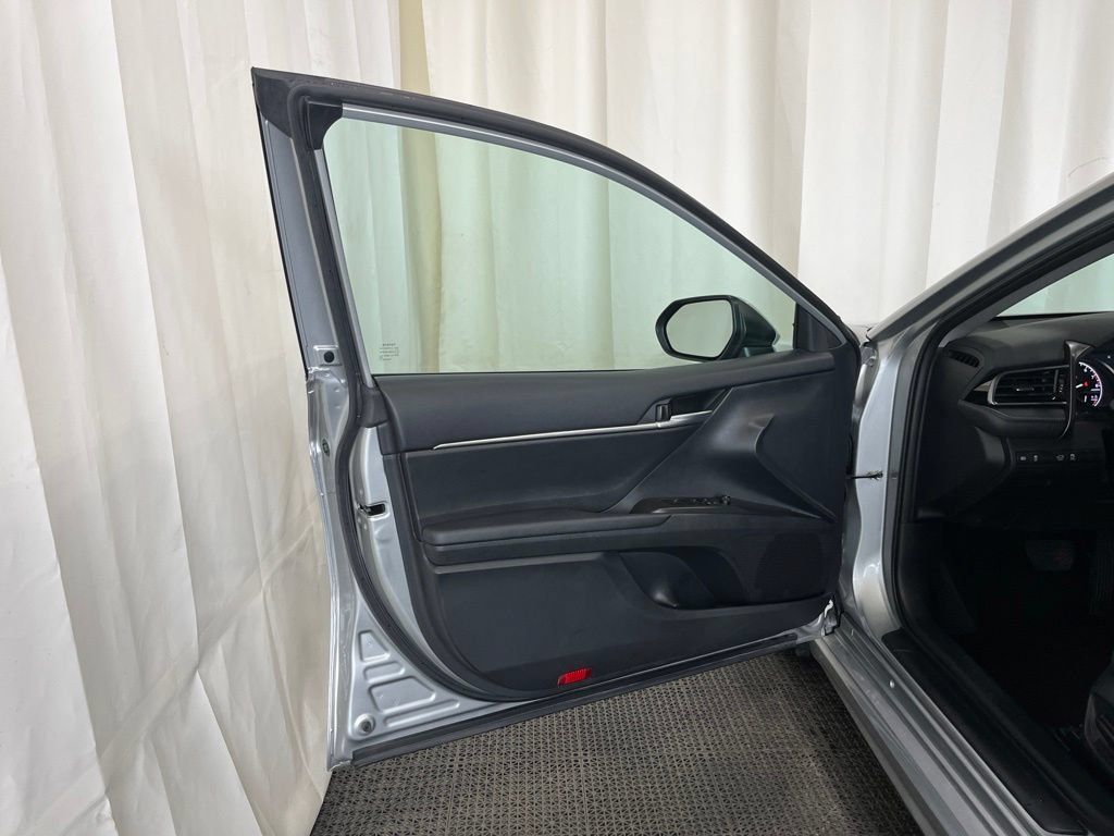 Used 2024 Toyota Camry SE AWD/4WD image 18
