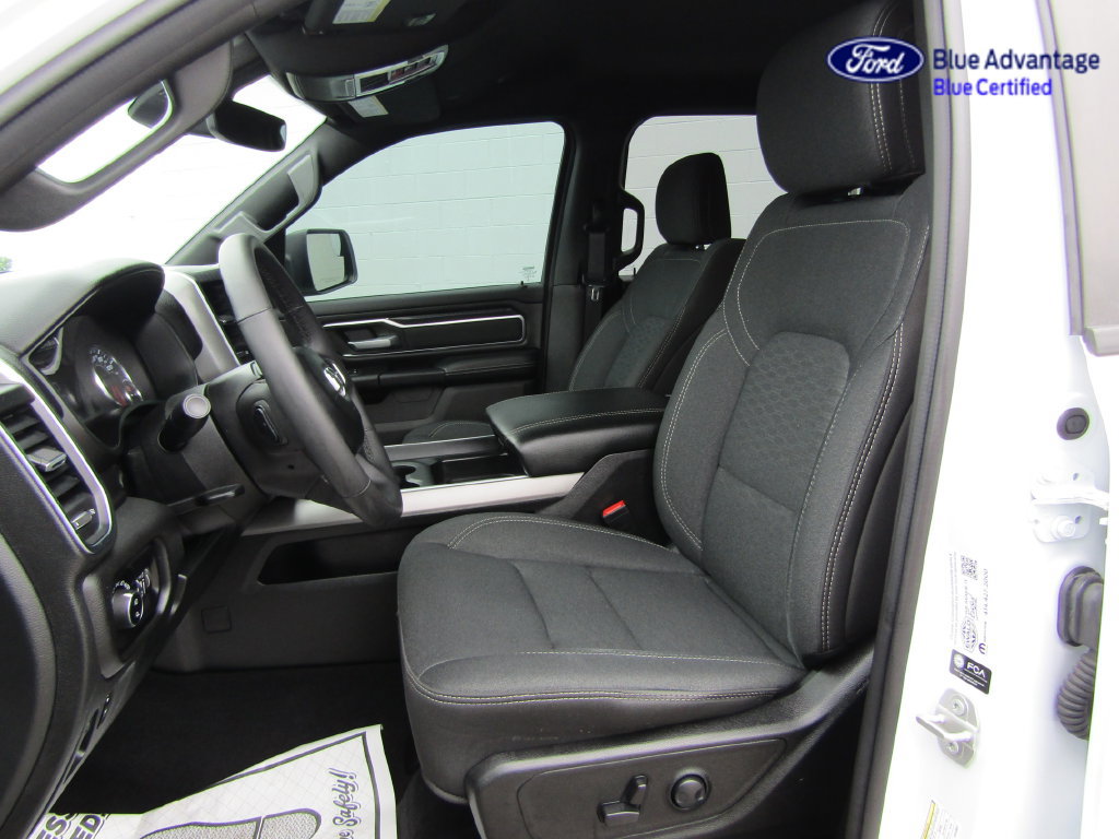 Used 2025 RAM 1500 4x4 Crew Cab image 3