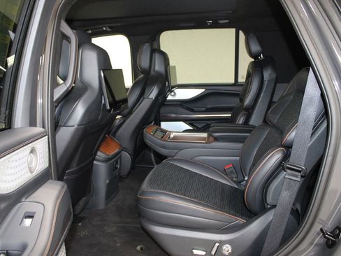 Used 2025 Lincoln Navigator Black Label AWD/4WD image 28
