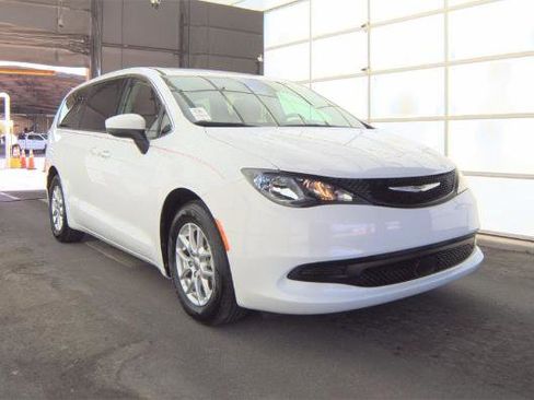 Used 2023 Chrysler Voyager LX image 1