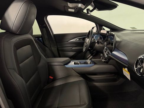 Used 2024 Chevrolet Equinox EV LT image 34