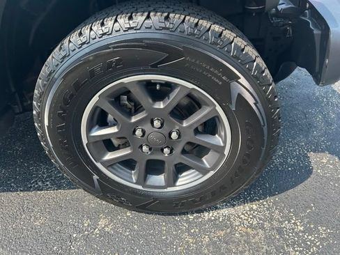 Used 2021 Jeep Gladiator Overland w/ Popular Equipment Package AWD/4WD image 2