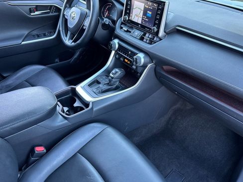 Used 2019 Toyota RAV4 Limited w/ Carpet Mat Package image 33