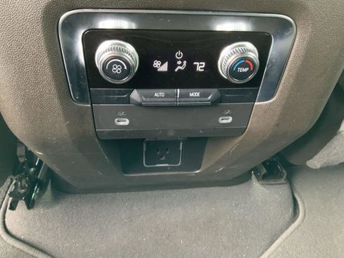 Used 2023 GMC Yukon SLT image 60