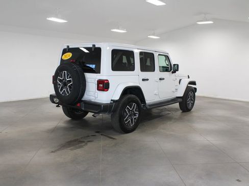 Used 2024 Jeep Wrangler Sahara image 9