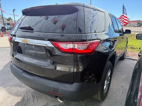 Used 2021 Chevrolet Traverse LS image 5