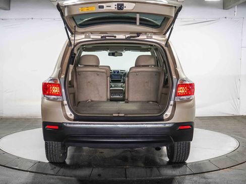 Used 2013 Toyota Highlander SE image 27