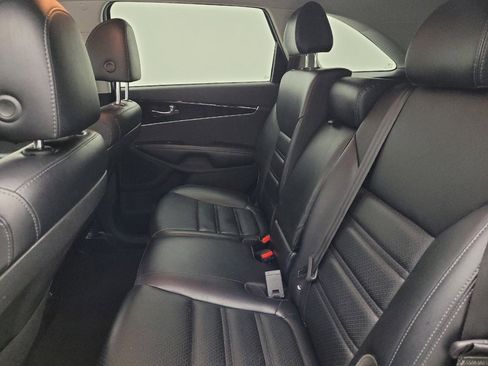 Used 2019 Kia Sorento EX image 18
