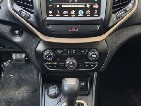 Used 2017 Jeep Cherokee Limited AWD/4WD image 18