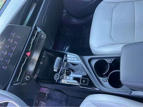 Certified 2025 Kia Niro EX image 29