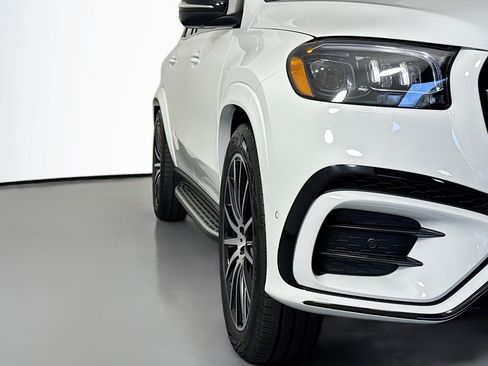 New 2026 Mercedes-Benz GLS 580 4MATIC image 14