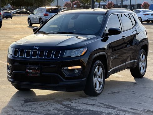 Used 2018 Jeep Compass Latitude w/ Popular Equipment Group FWD image 5