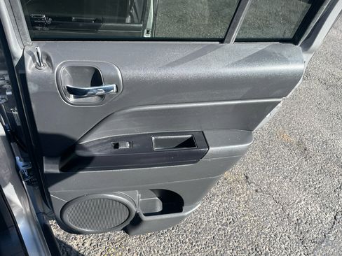 Used 2014 Jeep Patriot Latitude image 31