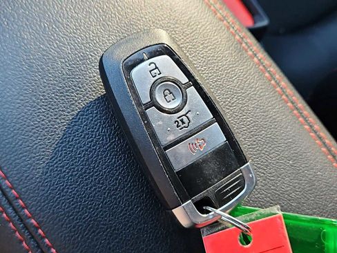 Used 2025 Ford Escape ST-Line image 33