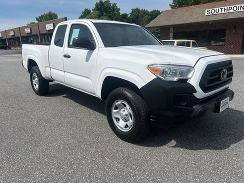 Used 2020 Toyota Tacoma SR image 9