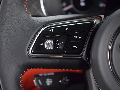 New 2025 Bentley Bentayga image 28