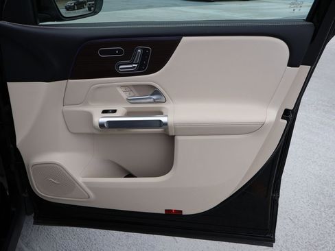 Certified 2025 Mercedes-Benz GLB 250 4MATIC image 13