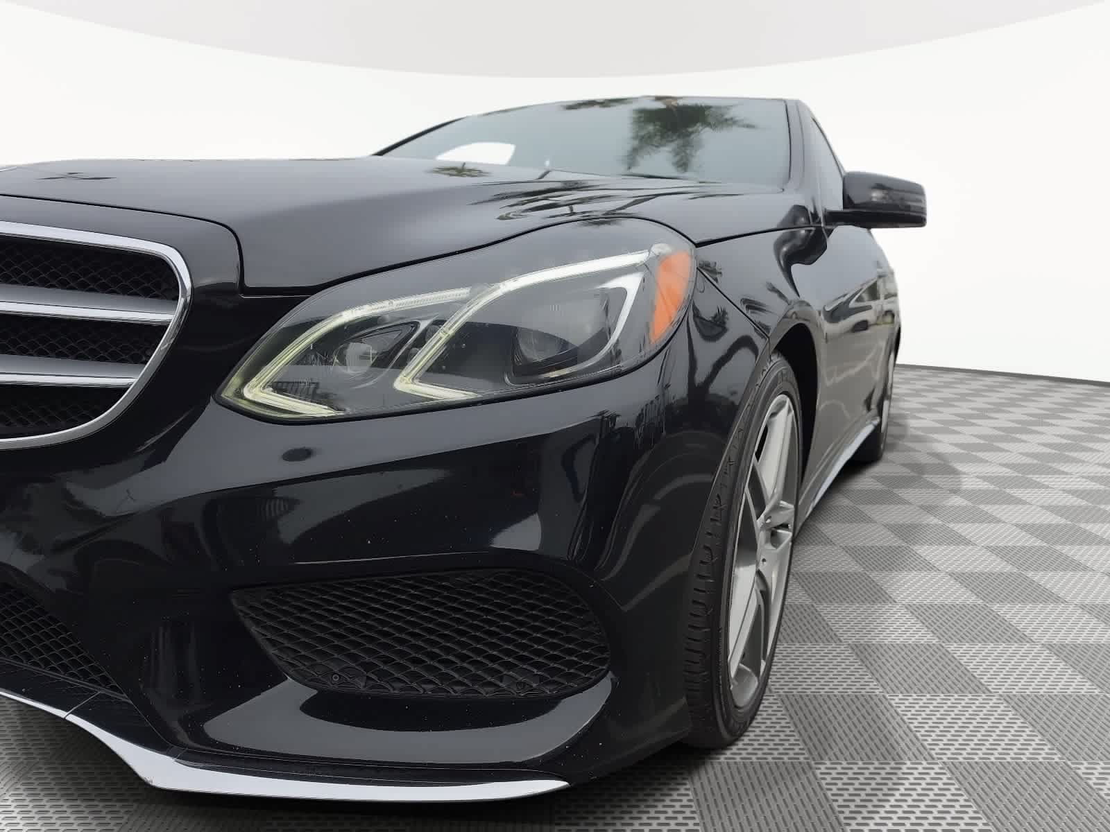 Used 2016 Mercedes-Benz E 400 Sedan w/ Driver Assistance Package image 4