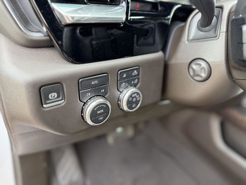 Used 2025 GMC Sierra 1500 SLT image 12