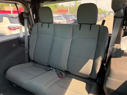 Used 2026 Jeep Wrangler Sport AWD/4WD image 25