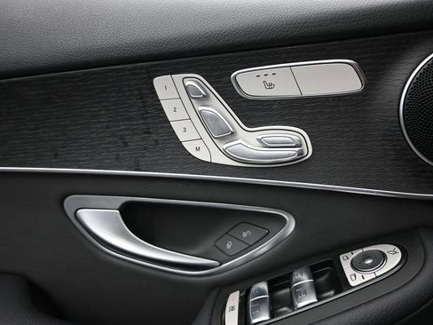 Used 2021 Mercedes-Benz GLC 300 4MATIC image 14