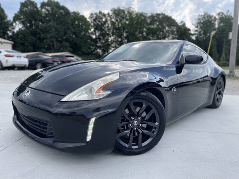 Used 2015 Nissan 370Z Coupe RWD image 3