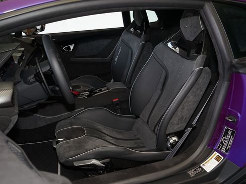 Used 2024 Lamborghini Huracan Sterrato image 13