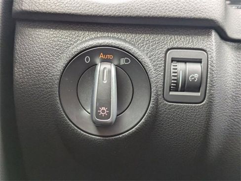 Used 2016 Volkswagen Tiguan S image 26