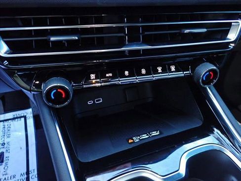 New 2026 Chevrolet Traverse LT image 21