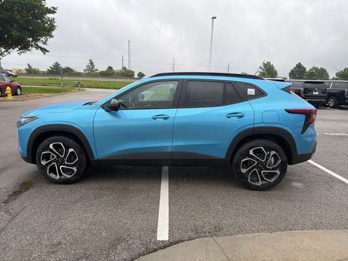 New 2026 Chevrolet Trax RS w/ Sunroof Package FWD image 6