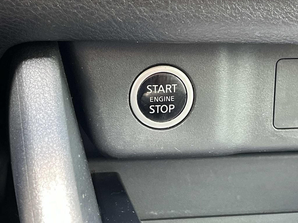 Used 2022 Nissan Rogue SV FWD image 34