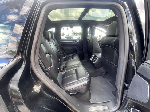 Used 2017 Porsche Cayenne Platinum Edition w/ Premium Package (PJV) AWD/4WD image 12