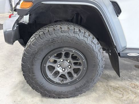 Used 2023 Jeep Wrangler Unlimited Rubicon w/ Xtreme 35 Tire Package AWD/4WD image 15