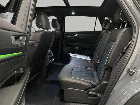 New 2026 Volkswagen Atlas Cross Sport SEL Premium R-Line AWD/4WD image 31