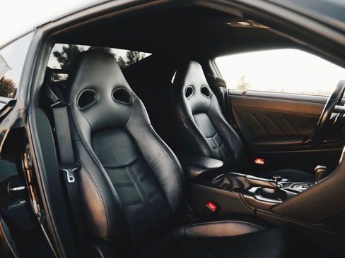 Used 2019 Nissan GT-R Premium w/ Premium Interior Package image 45