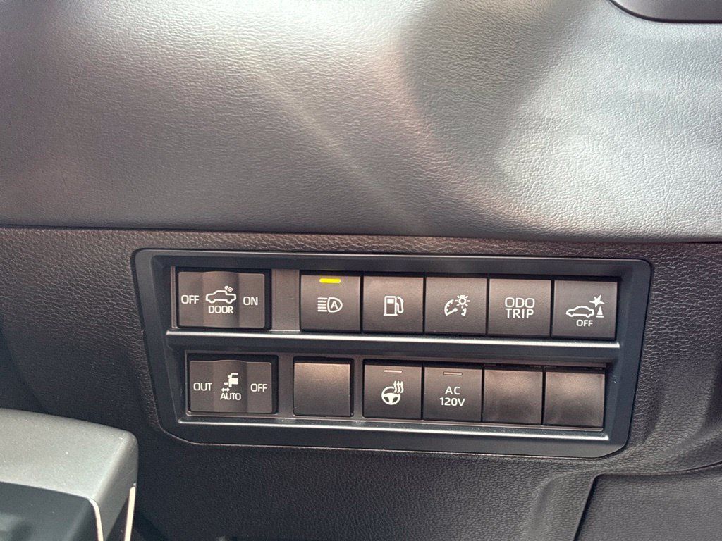 Used 2025 Toyota Tundra Platinum AWD/4WD image 29