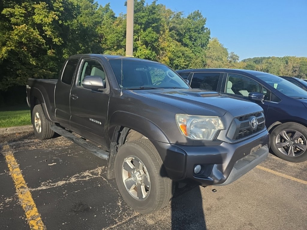 Used 2015 Toyota Tacoma PreRunner w/ TRD Sport Package RWD image 3