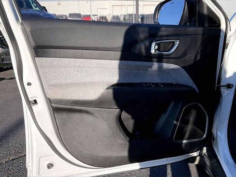 Certified 2025 Jeep Compass Sport image 18