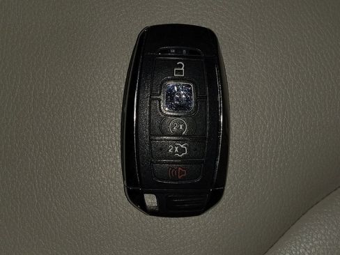 Used 2018 Lincoln MKC Premiere image 32