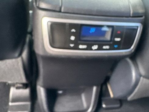 Used 2019 Toyota Highlander XLE AWD/4WD image 26